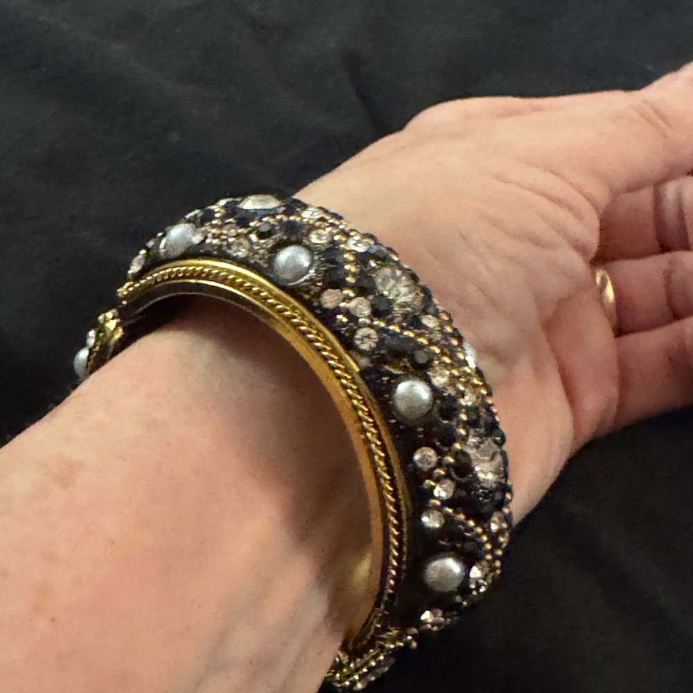 Elegant Gold and Black Beaded Bracelet